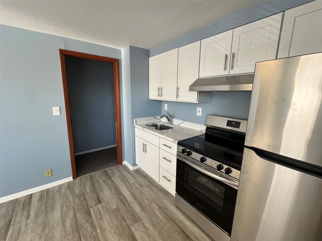 37 Smith St in Glen Cove, NY - Building Photo - Building Photo