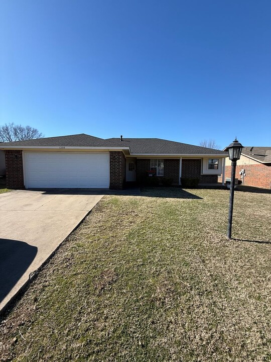 1208 Ollie Dr in Van Buren, AR - Building Photo