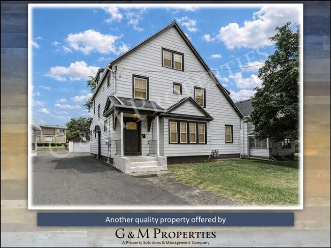 1570 Mt Hope Ave in Rochester, NY - Building Photo - Building Photo