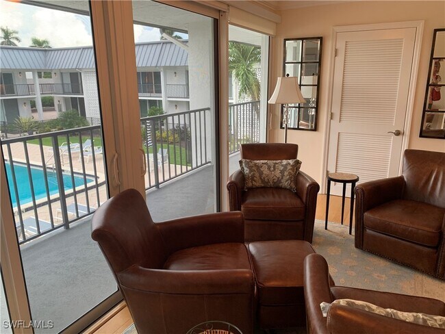 333 Harbour Dr in Naples, FL - Building Photo - Building Photo