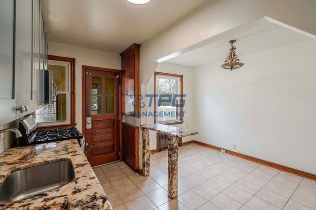 property at 413 E 7th Ave