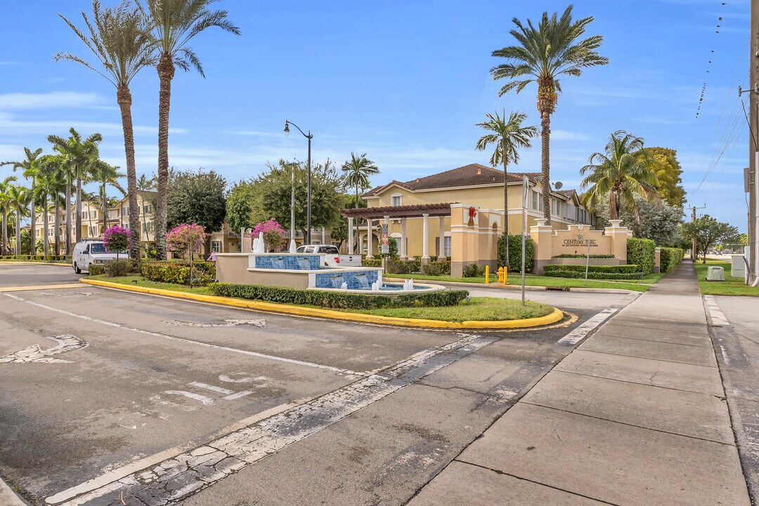 8970 W Flagler St in Miami, FL - Building Photo