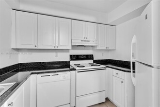 8255 SW 152nd Ave in Miami, FL - Building Photo - Building Photo