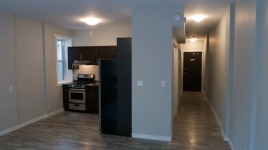 154 Evanson St in Winnipeg, MB - Building Photo - Building Photo