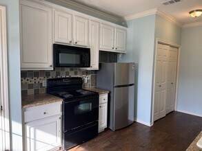 1425 W Villa Maria Rd in Bryan, TX - Building Photo - Building Photo