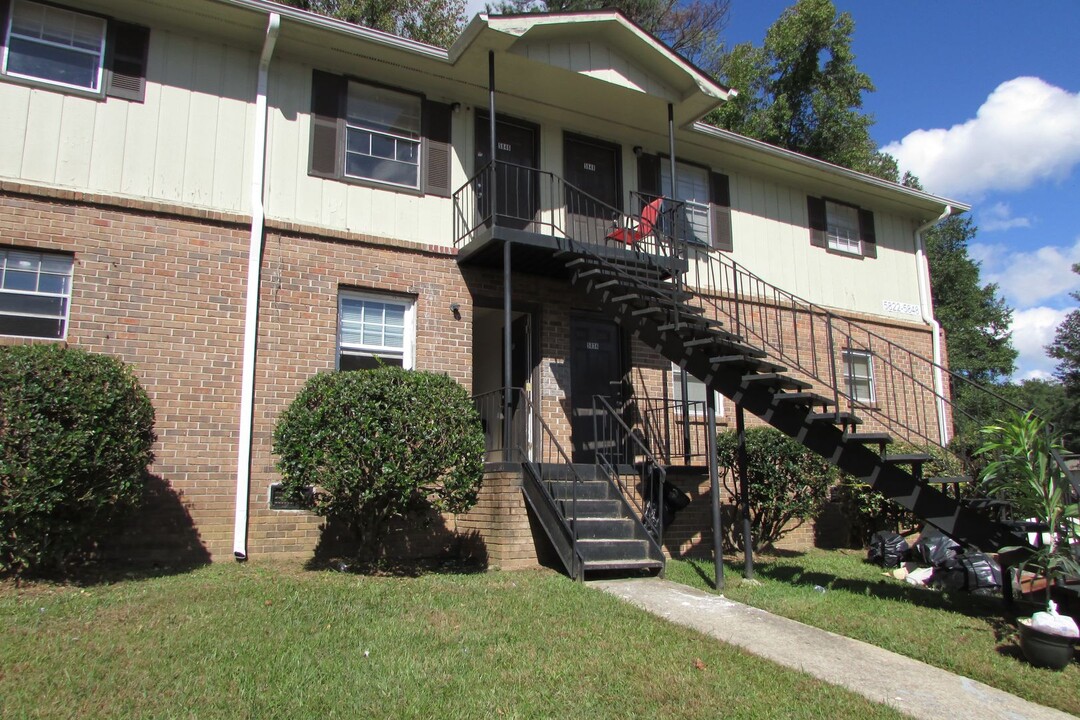 5911 Lone Oak Dr SW in Mableton, GA - Building Photo