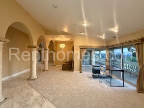 4204 Explorer Ct in La Mesa, CA - Building Photo - Building Photo