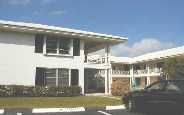 Winston Condominiums in Delray Beach, FL - Foto de edificio