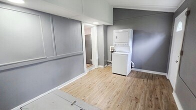 2438 Des Moines St in Des Moines, IA - Building Photo - Building Photo