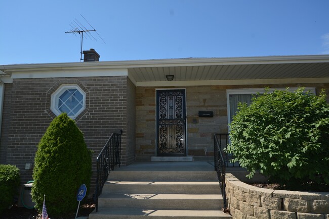 819 N 17th Ave in Melrose Park, IL - Building Photo - Building Photo