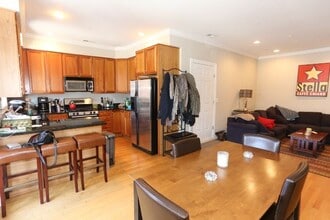 3711 N Southport Ave, Unit 1 in Chicago, IL - Foto de edificio - Building Photo