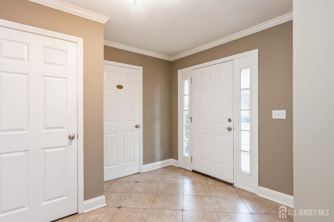 34 Chimney Ct in Old Bridge, NJ - Building Photo - Building Photo