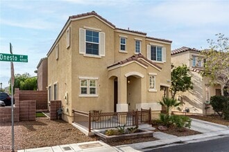 9207 Onesto Ave in Las Vegas, NV - Building Photo - Building Photo
