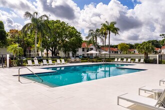 Savannah Place Apartments in Boca Raton, FL - Building Photo - Building Photo