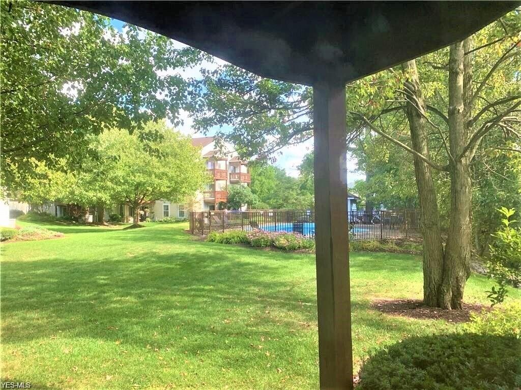 1304 Cedarwood DrUnit B1 Rentals in Westlake, OH