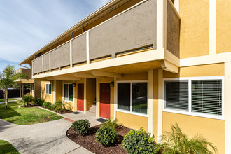 5th Ave Apartments in Chula Vista, CA - Foto de edificio - Building Photo