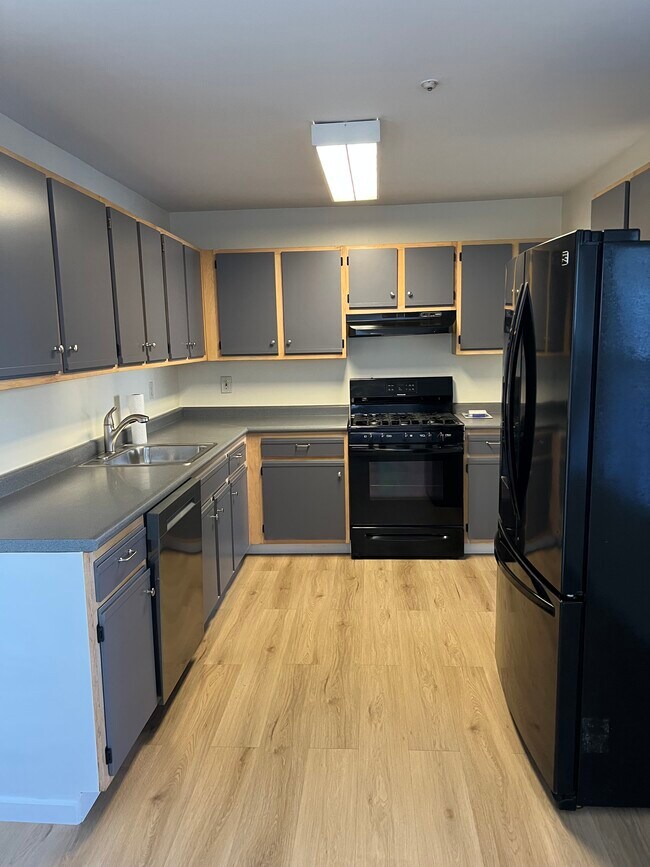 868 Birchwood Park Dr in Middle Island, NY - Building Photo - Building Photo