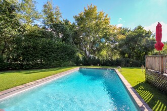 20 Broidy Ln in Southampton, NY - Building Photo - Building Photo
