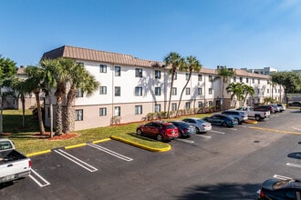 Banyan Club in Pompano Beach, FL - Building Photo - Building Photo