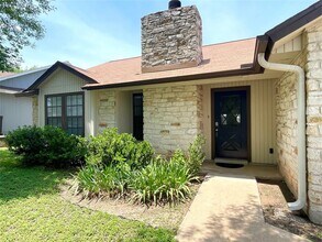 1008 Cresswell Dr in Pflugerville, TX - Building Photo - Building Photo