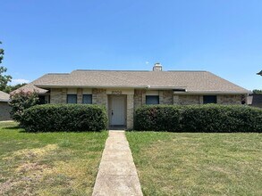 3702 Bond St in Rowlett, TX - Building Photo - Building Photo