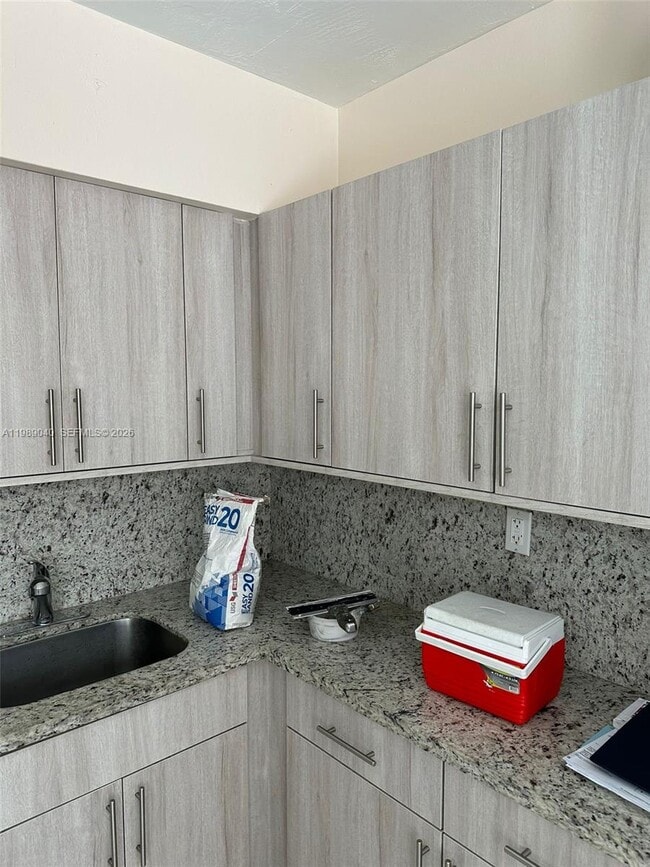 375 E 4th St in Hialeah, FL - Building Photo - Building Photo