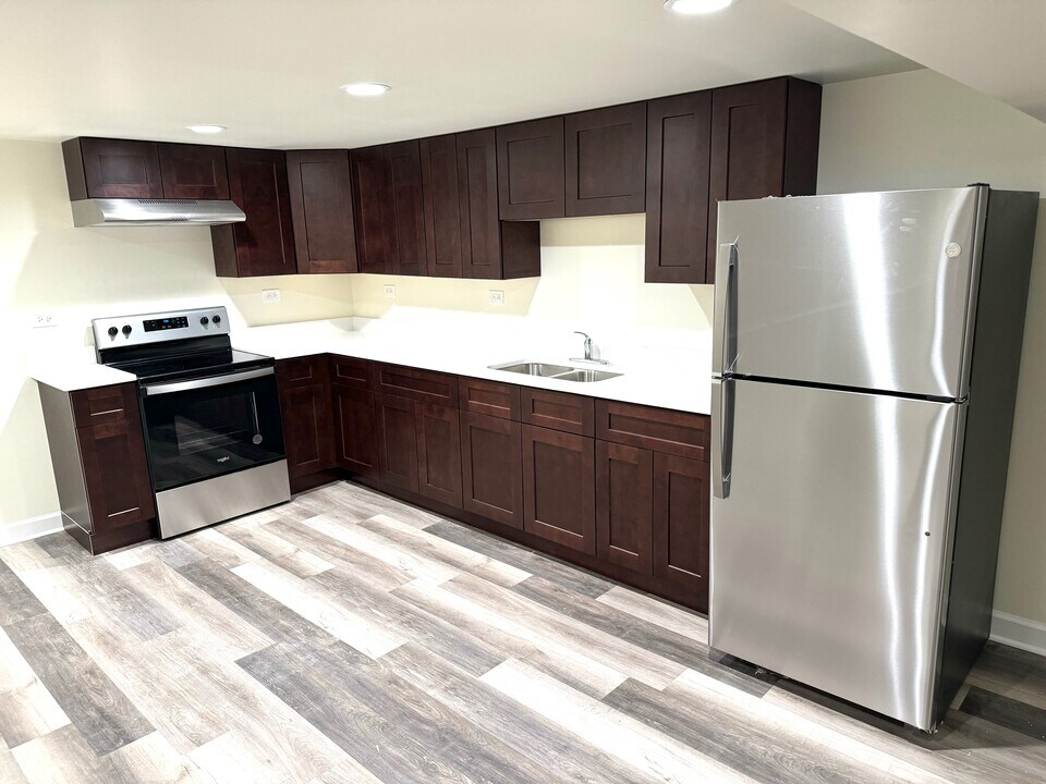 10351 Cambridge St, Unit G2 in Westchester, IL - Building Photo