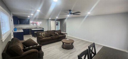 5280 Atwell Ln, Unit A in Denton, TX - Foto de edificio - Building Photo