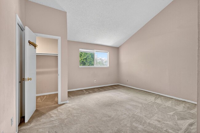 9204 Westwood Village Dr