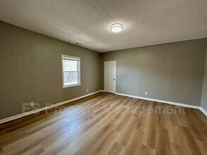 576 E Fall Creek Pkwy N Dr in Indianapolis, IN - Building Photo - Building Photo