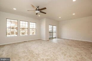 9 Nicklaus Dr in Downingtown, PA - Building Photo