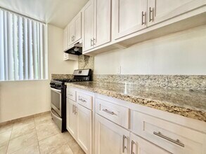 1225 N Cherokee Ave in Los Angeles, CA - Building Photo - Building Photo