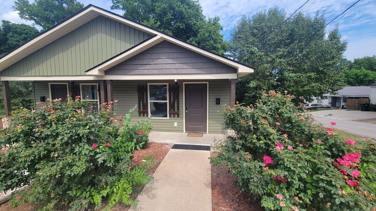 695 S 17th St in Batesville, AR - Building Photo