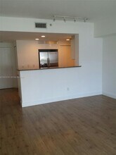 325 S Biscayne Blvd, Unit 1420 in Miami, FL - Building Photo - Building Photo