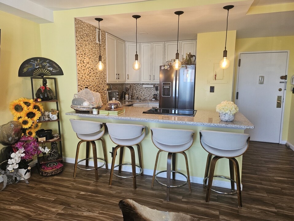 2 Richmond Rd in Lido Beach, NY - Building Photo