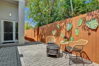 60 NE 26th St in Wilton Manors, FL - Foto de edificio - Building Photo