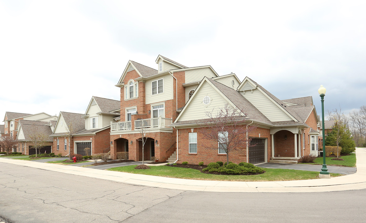 Newburgh Park in Livonia, MI - Building Photo