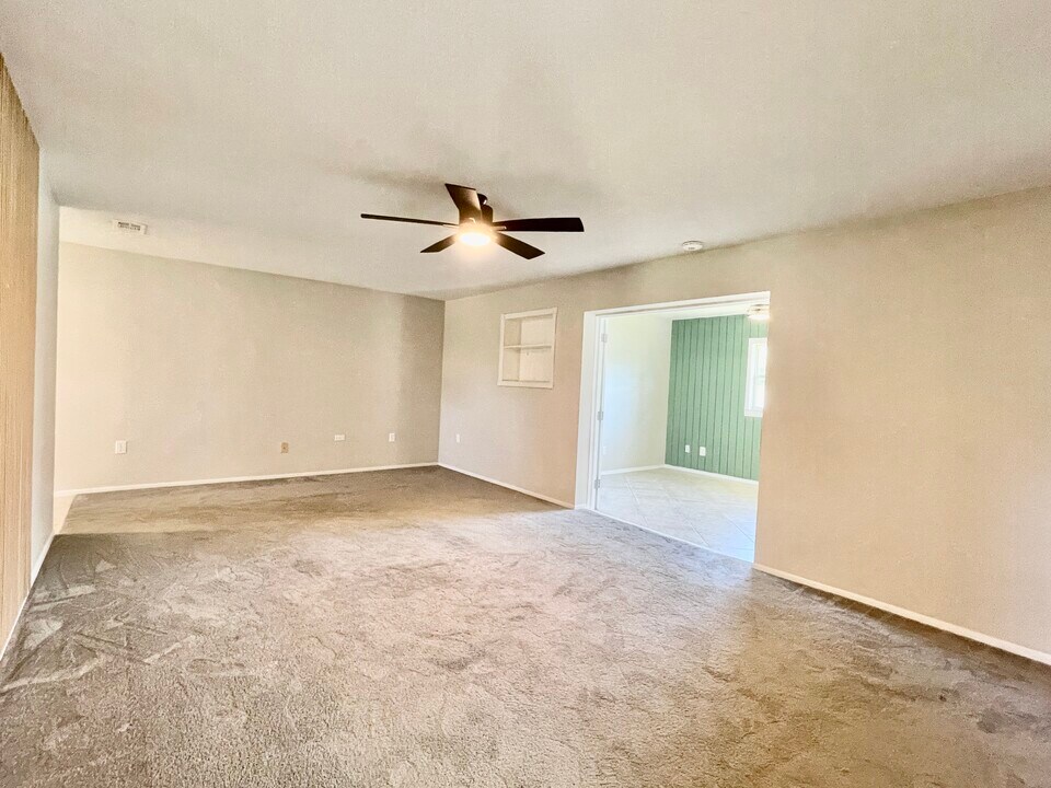 1943 Sky Dr in Clearwater, FL - Building Photo