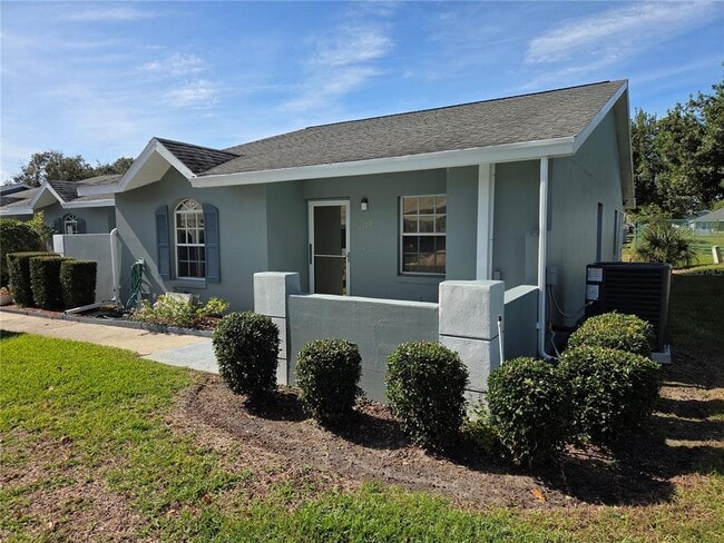 6788 Basswood Cir in Zephyrhills, FL - Building Photo - Building Photo