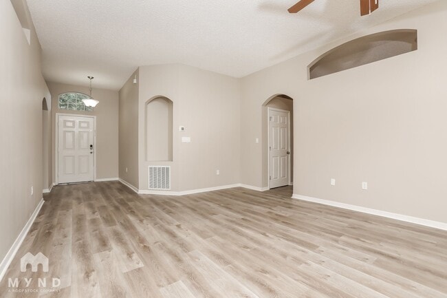 1505 Lake Villa Dr in Tavares, FL - Building Photo - Building Photo