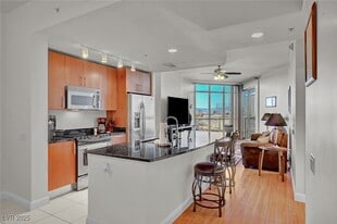 200 W Sahara Ave in Las Vegas, NV - Building Photo