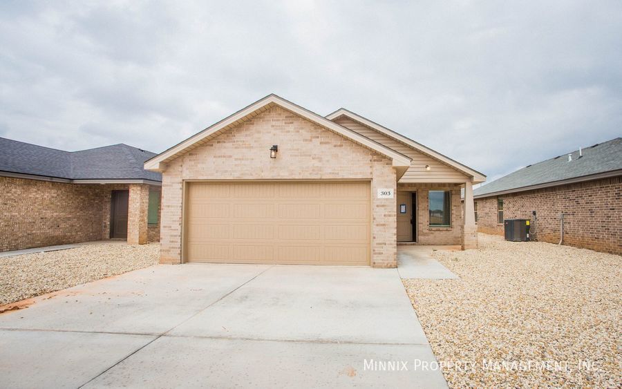 303 E 77th St in Lubbock, TX - Building Photo