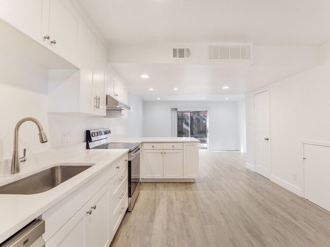 3816 Southway Dr, Unit 104 in Austin, TX - Foto de edificio - Building Photo