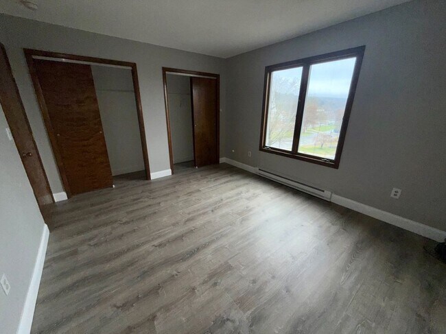 1 Aspetuck Ave in New Milford, CT - Foto de edificio - Building Photo