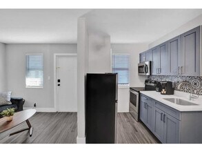 50 Davie Blvd, Unit SI FL1-ID1504064P in Fort Lauderdale, FL - Building Photo - Building Photo