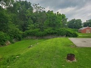 210 Canterbury Ln in North Versailles, PA - Foto de edificio - Building Photo