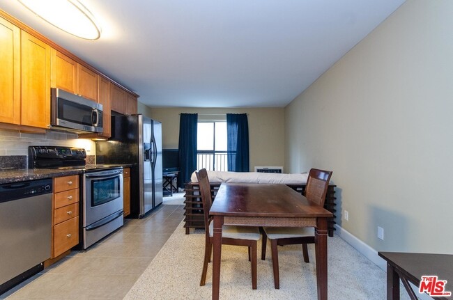 10982 Roebling Ave, Unit 339 in Los Angeles, CA - Building Photo - Building Photo