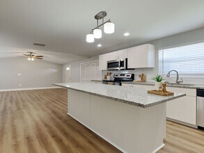 5009 N 36th St in Tampa, FL - Foto de edificio - Building Photo