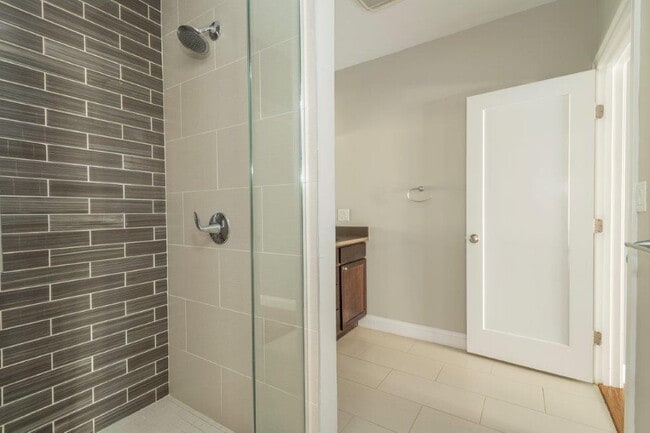 291 D St, Unit 5 in Boston, MA - Building Photo - Building Photo