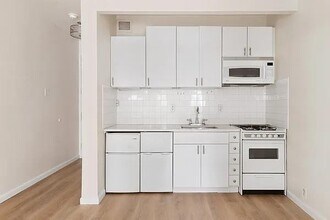 301 W 57th St in New York, NY - Building Photo - Building Photo